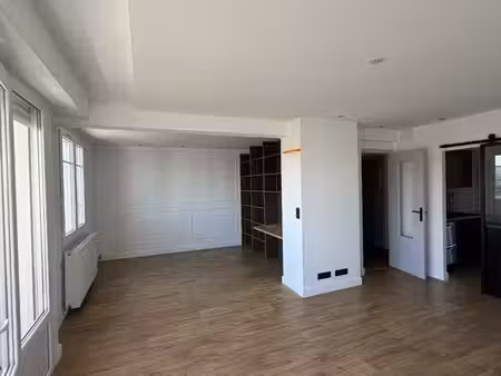 appartement 80 m2   2 chambres   parking et cave