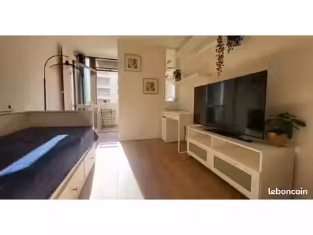 beau studio meublé 20m² avec balcon refait à neuf