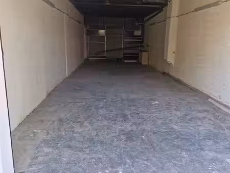 grand garage / dépôt / stockage