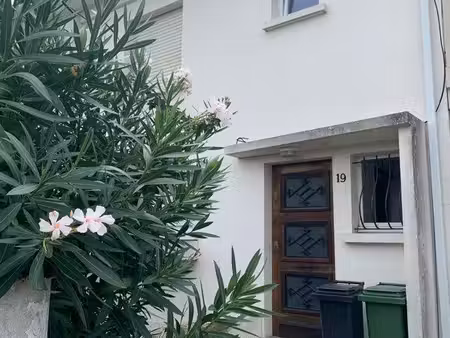 maison avec jardinet meublée