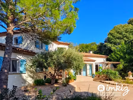 superbe maison située à 10 minutes des plages.