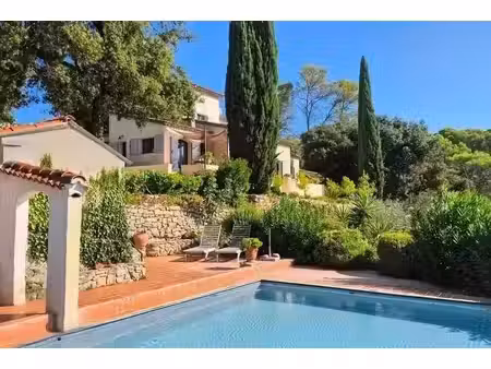 pignans  bastide provençale 211 m²  6 chambres  piscine  1 14