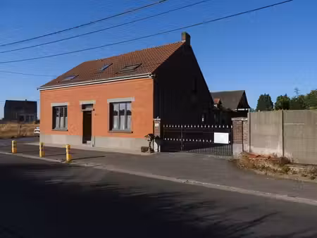 habitation très spacieuse entièrement rénovée!