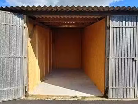 location garage box et parking à bédée (35137) : à louer / 18m² bédée