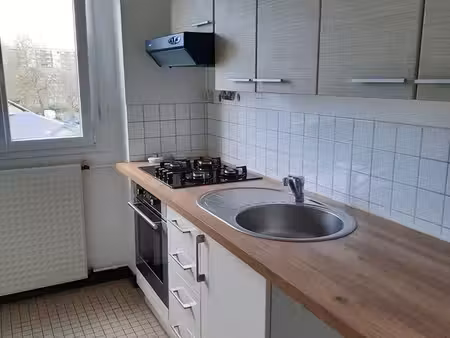 t2 proche iut 46m²