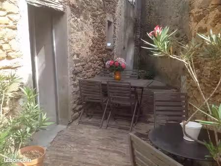 location 2 pièces style loft village historique de gassin