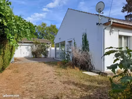 petit pavillon individuel (presque plein pieds) situé dans un secteur très calme saintry s