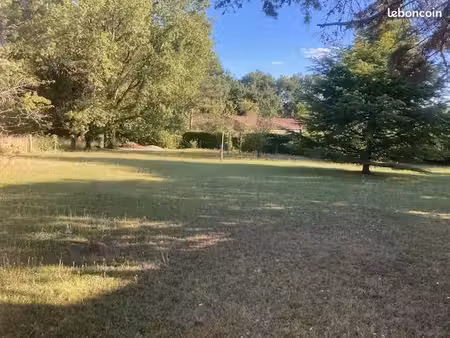 terrain à bâtir de 1200m2 avec dépendance - aux portes de périgueux