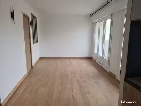 bourg la reine hyper centre proche rer b 2 pièces 42m2 avec balcon et parking   refait à n
