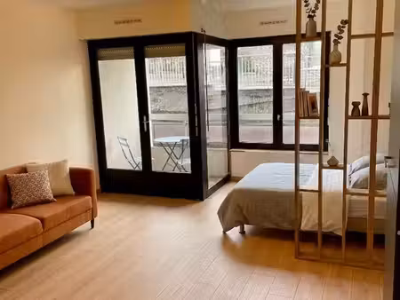 appartement meublé 30 m² entièrement rénové – hyper centre d’aix-les-bains