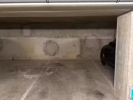 place de parking couverte dans résidence sécurisée