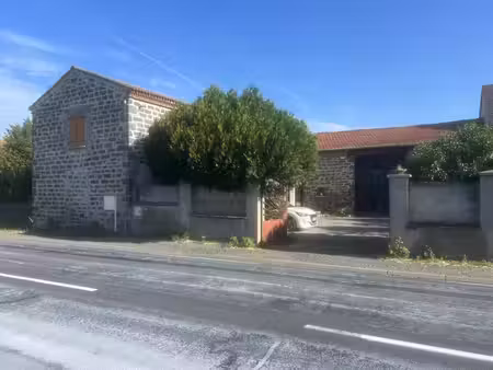 ennezat maison de 114 m2 avec grange et dépendances