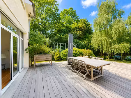 magnifique maison contemporaine aux volumes généreux à l'etang la ville de 249 m²