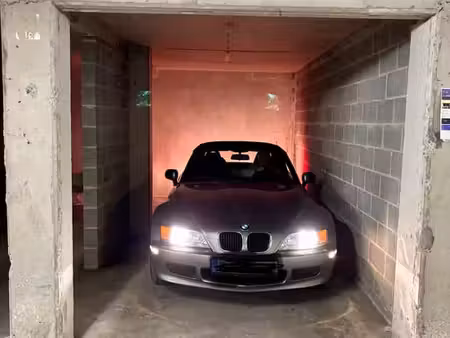 garage idéalement situé à alma en face du metro