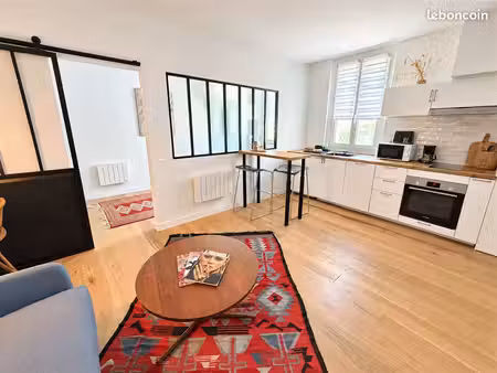 bien rare – t2 rénové de 32m² à deux pas du marché central – la rochelle (17000)