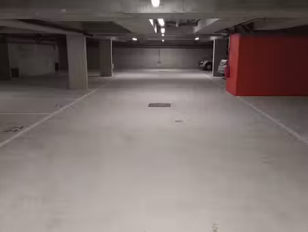 location place de parking proche gare dans un immeuble récent