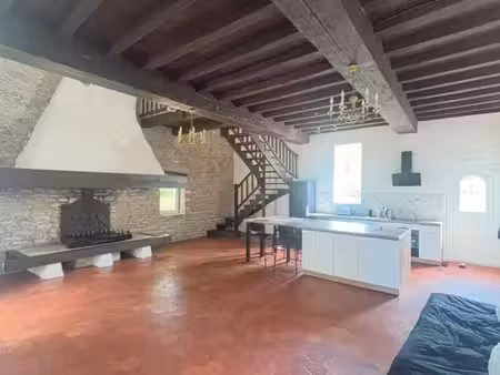 loft entièrement rénové dans ancienne maison en pierre – givry