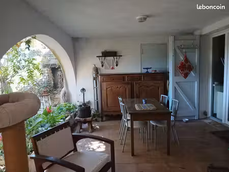 t2 meublé + terrasse