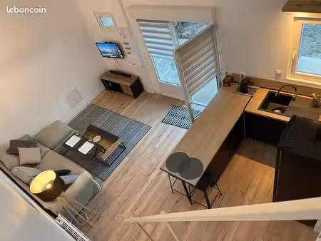t2 bis et appartement 2 chambres  plein centre de le faou  à 50m des commerces  prix tout 