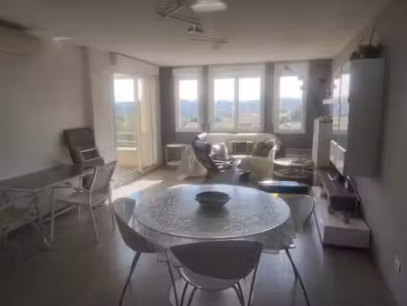 lorgues  très joli appartement avec une terrasse et garage