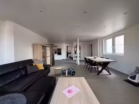 top-appartement met 3 slpk + groot terras + privé parking