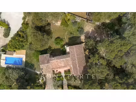 maison 9 pieces - 368m2 au sol - 3000m2 de terrain - piscine et garage