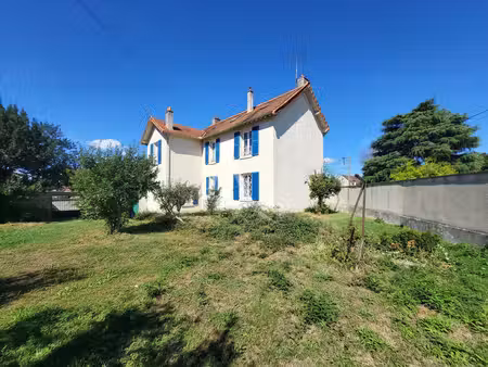 vente maison 8 pièces  170.00m²  guignes