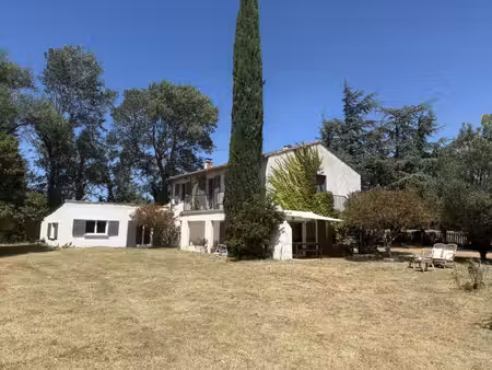 maison de campagne avec piscine  dépendance et grand terrain.