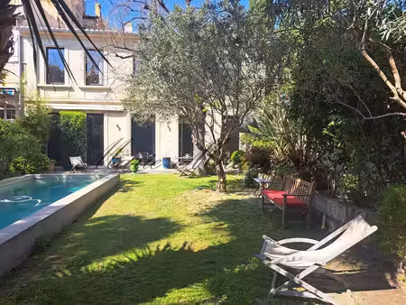 avignon centre  élégante maison de maître avec jardin et piscine