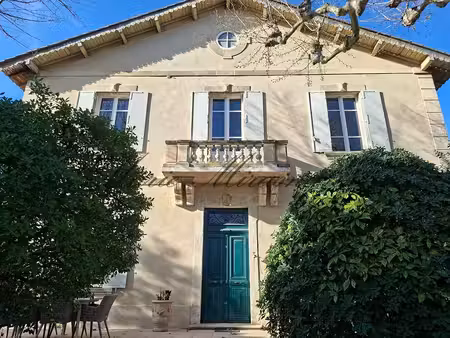 près d'avignon  élégante maison de maître avec piscine