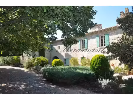 proche avignon  propriété 18ème sur 28 hectares