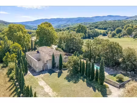 saignon - environnement calme - mas provençal de caractère xviiie - piscine - vues - gîte.