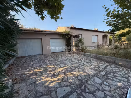 clarensac - villa plain-pied 3 chambres + bureau sur 1043m2 de terrain clos