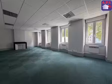 location commerce 6 pièces 99 m² à foix (09000)