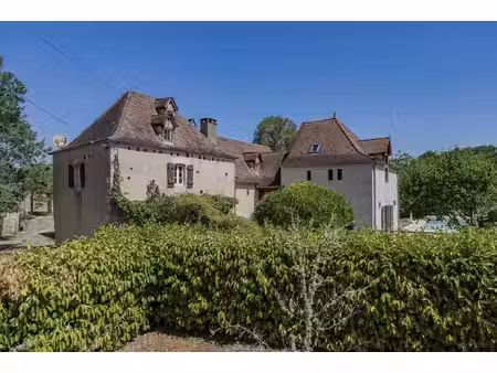 à 10 minutes de cahors : belle propriété en pierre avec 3 chambres  une annexe et une...