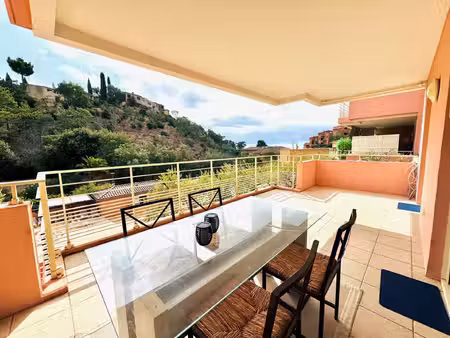 théoule sur mer – 2 pièces avec grande terrasse  piscine et plages à pied