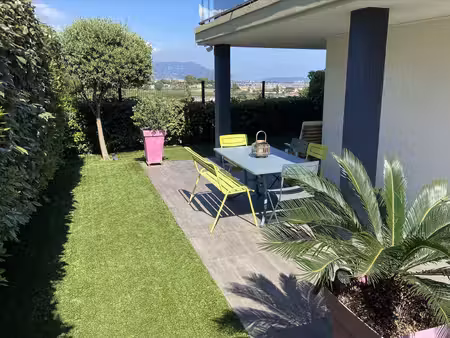 domaine des roses – esprit maison  3 pièces avec 160 m² de jardin  vue montagnes & double.