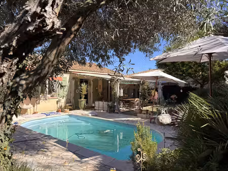 maison avec piscine chauffée et jardin sans vis-à-vis
