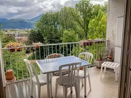 t4 résidence donnant sur parc avec terrasse vue superbe belledonne