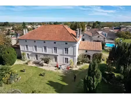 très belle propriété charentaise à proximité de cognac et angoulême
