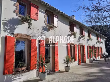 domaine de charme avec salle de réception + gîtes activité clé en main