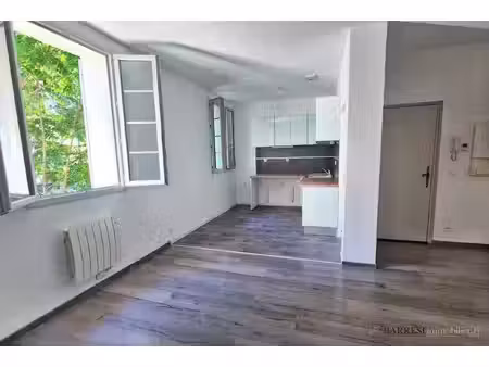 t2 traversant lumineux 52 75 m²  toulon ouest