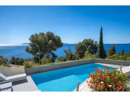 villa 5 chambres avec piscine et vue mer située proche de l'une des plus belles plages du.
