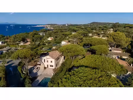 villa vue mer et village domaine fermé