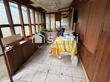 maison à rénover avec beau potentiel à avrillé-les-ponceaux !