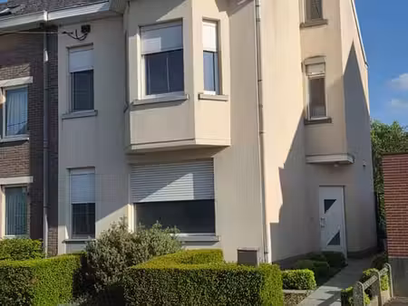 charmante maison familiale avec jardin et garage