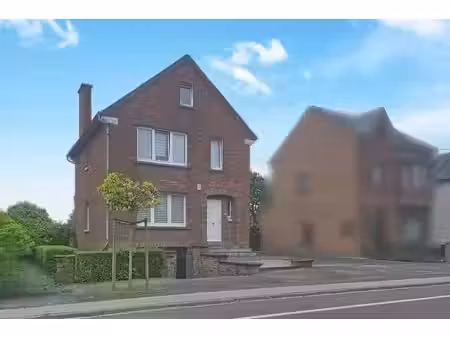 option! maison 4 façades avec beau jardin et parking