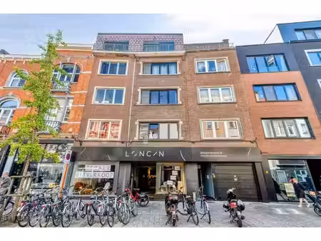 opbrengsteigendom met 9 appartementen en handelsruimte op...