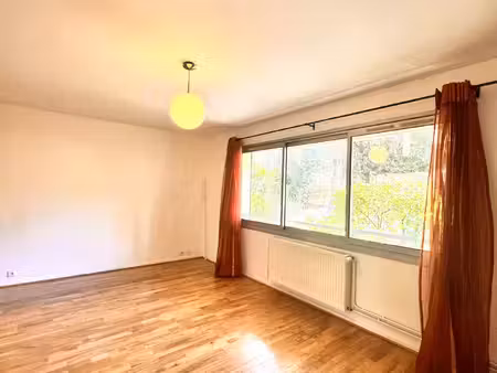 vaste studio au calme plein soleil !!