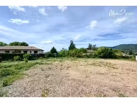 un joli terrain recherche ses futurs propriétaires pour implanter un nouveau projet de vie